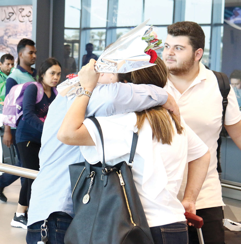 ورود وأحضان 