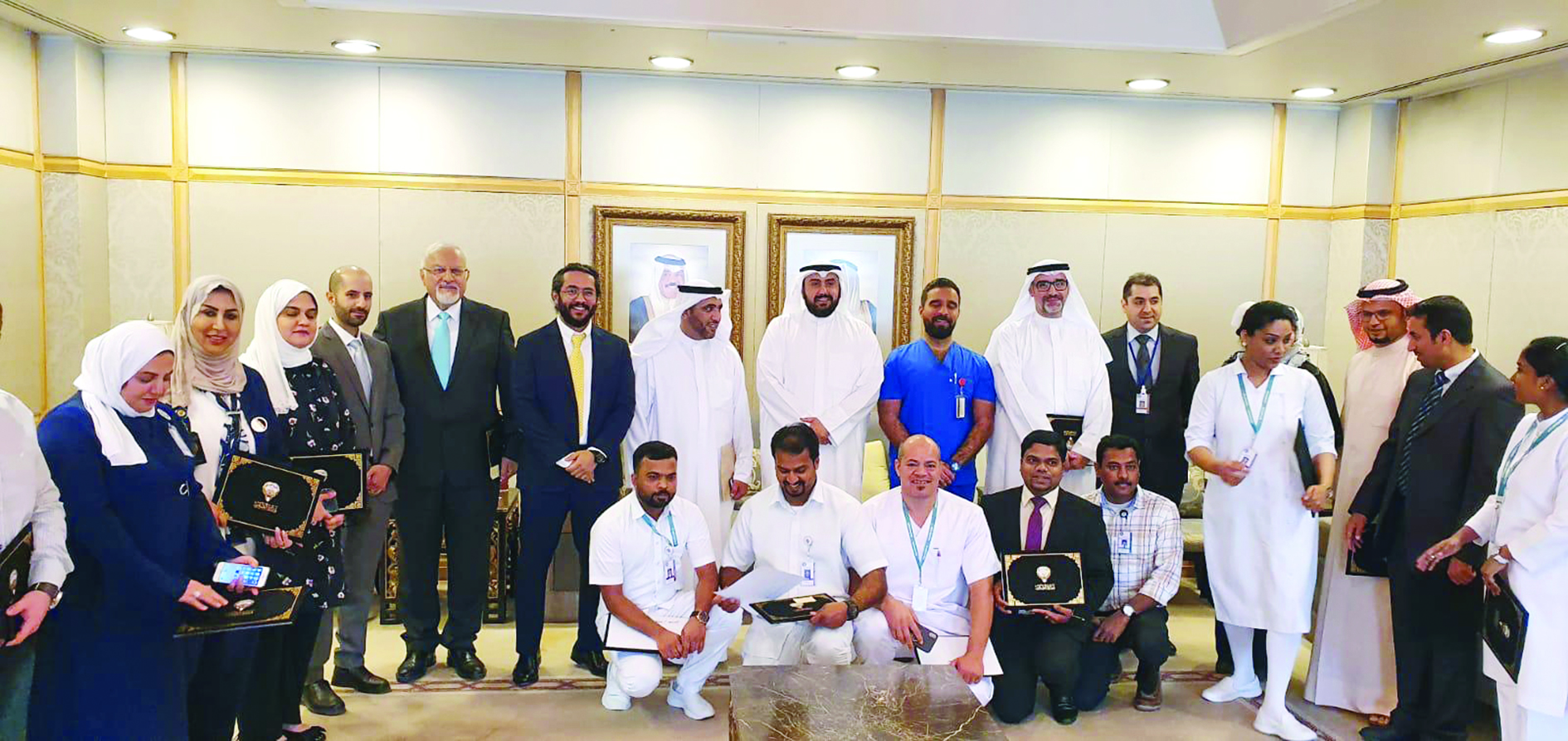 u0648u0632u064au0631 u0627u0644u0635u062du0629 u0645u062au0648u0633u0637u0627 u0641u0631u064au0642 u0632u0631u0627u0639u0629 u0627u0644u0643u0628u062f