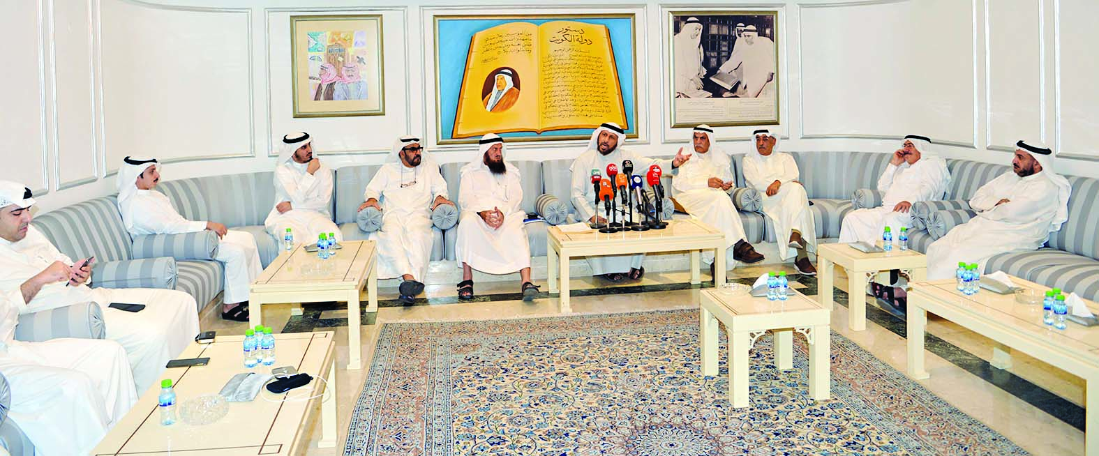 u062cu0627u0646u0628 u0645u0646 u062du0636u0648u0631 u0627u0644u0645u0624u062au0645u0631