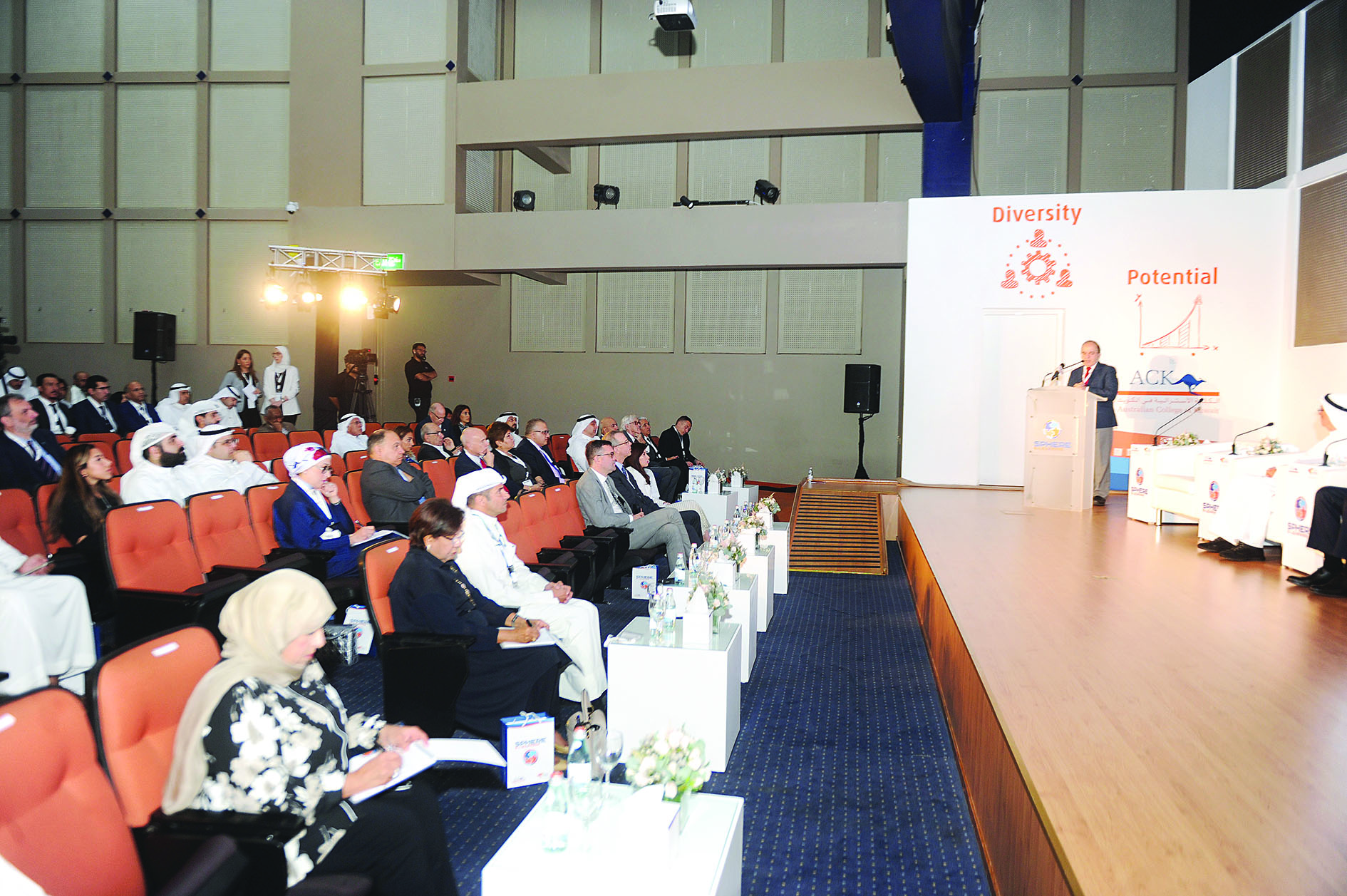 جانب من أعمال الندوة 