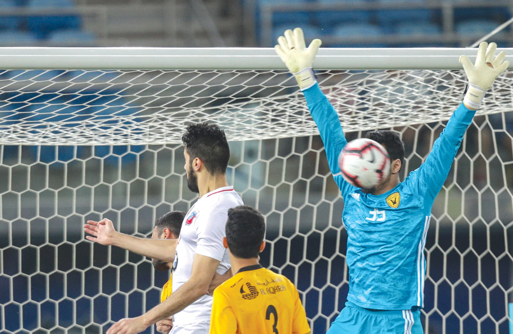 u0647u0648u064au0629 u062du0627u0631u0633u064a u0627u0644u0645u0631u0645u0649 u0641u064a u0645u0648u0627u062cu0647u0629 u0627u0644u0643u0648u064au062a u0648u0627u0644u0642u0627u062fu0633u064au0629 u064au0643u062au0646u0641u0647u0627 u0627u0644u063au0645u0648u0636 t  (u0627u0644u0623u0632u0631u0642 u062fu0648u062a u0643u0648u0645)