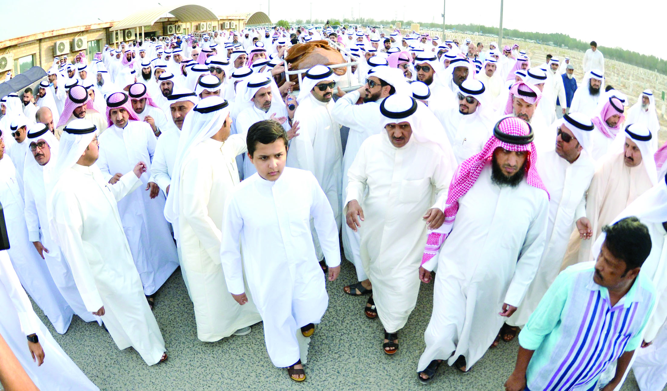 u062cu062bu0645u0627u0646 u0627u0644u0631u0627u062du0644 u0639u0644u0649 u0623u0643u062au0627u0641 u0645u0634u064au0639u064au0647    t (u062au0635u0648u064au0631 u0646u0627u064au0641 u0627u0644u0639u0642u0644u0629)