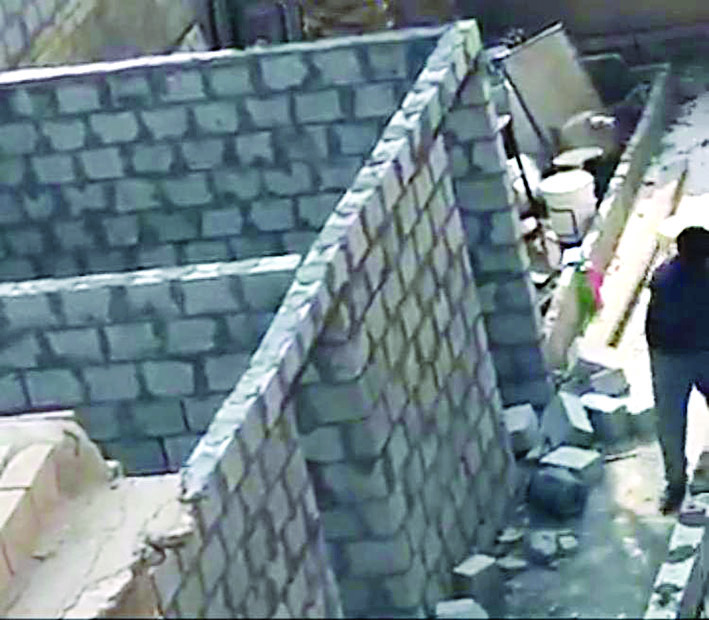 البناء قائم من دون أي تحرك من بلدية حولي 