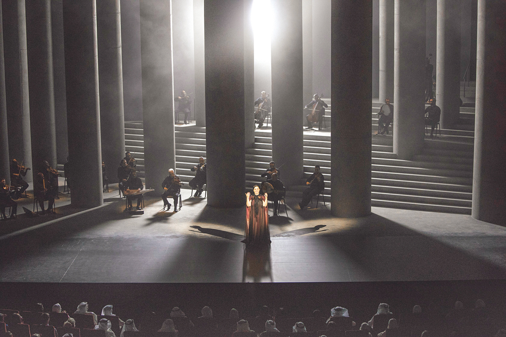 «بين الأطلال»