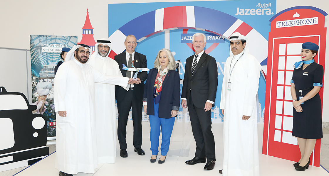 بودي ودافنبورت وماسدوبوي وموبز والفوزان على هامش المؤتمر الصحافي	 (تصوير سعود سالم)