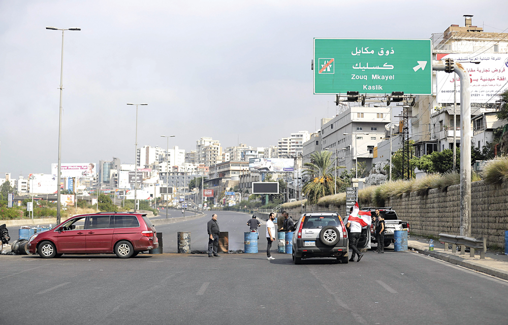 u0645u062au0638u0627u0647u0631u0648u0646 u064au0642u0637u0639u0648u0646 u0627u0644u0637u0631u064au0642 u0628u064au0646 u0628u064au0631u0648u062a u0648u0637u0631u0627u0628u0644u0633t (u0627 u0641 u0628 )