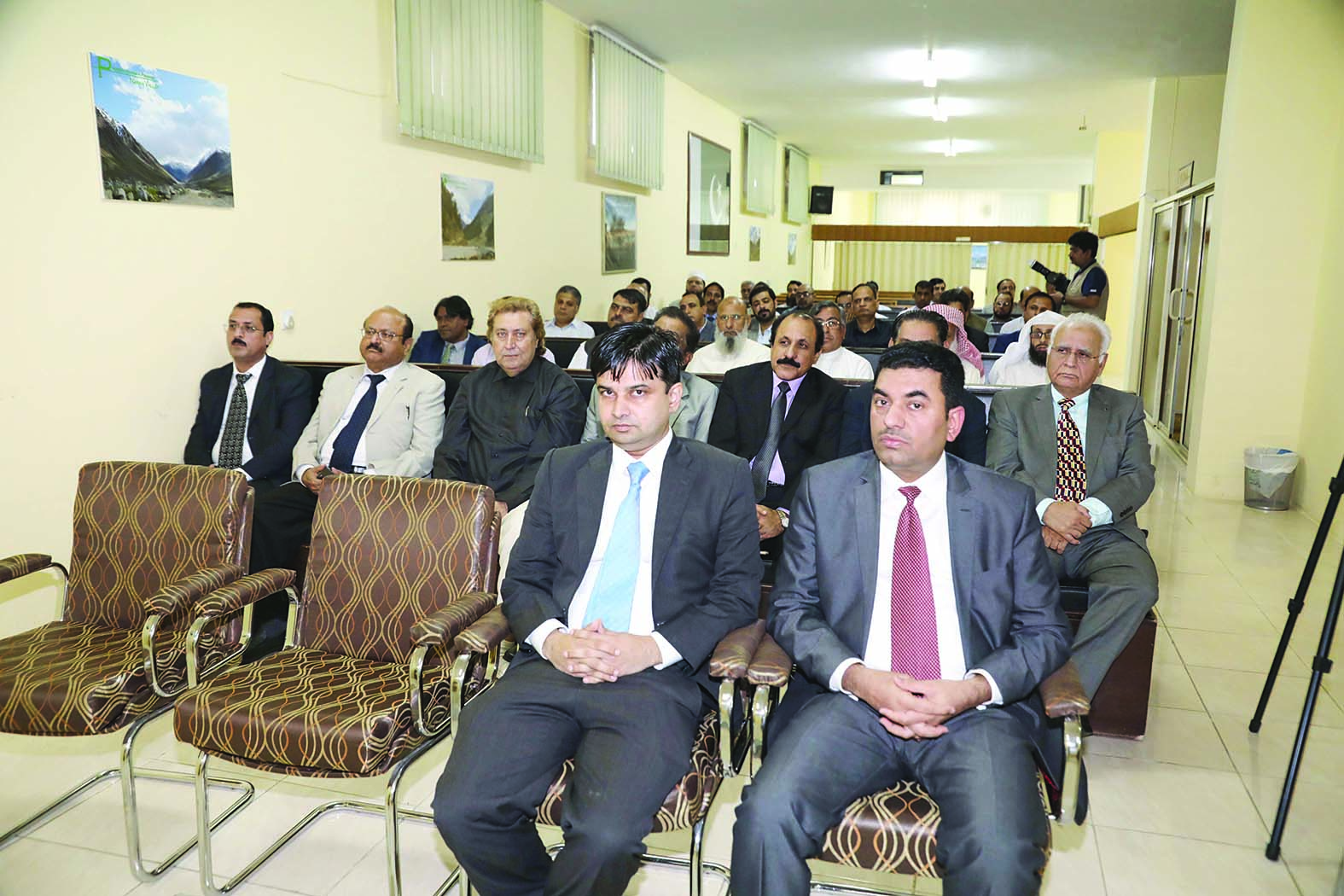 u0627u0644u0642u0627u0626u0645 u0628u0627u0644u0623u0639u0645u0627u0644 u064au062au0642u062fu0645 u062du0636u0648u0631 u0627u0644u0645u0646u0627u0633u0628u0629