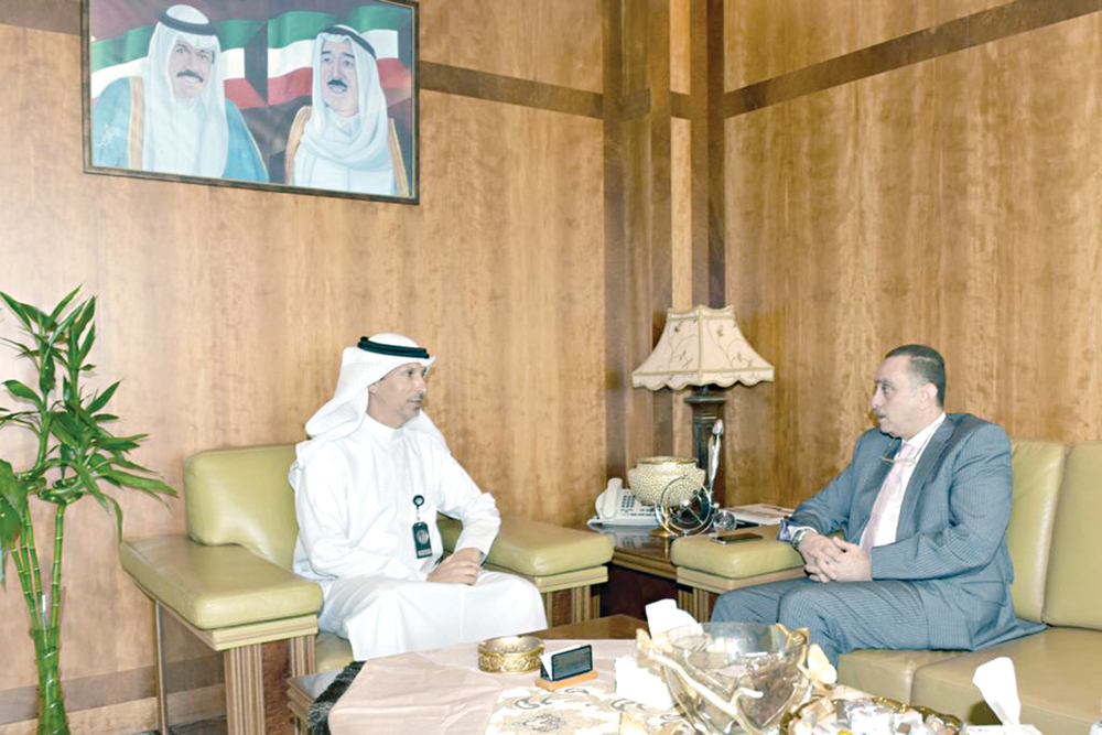 العازمي متحدثاً للزميل إيهاب حشيش