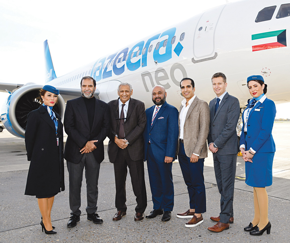 الدويسان وبودي مع فريقي الشركة والمطار