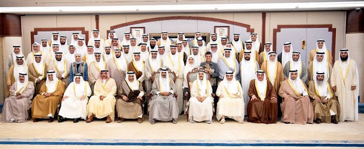 سمو الأمير وسمو ولي العهد في صورة جماعية مع رئيسي مجلس الأمة والحكومة والنواب والوزراء 