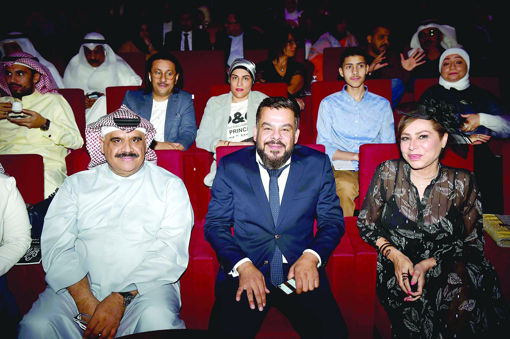 منذر الرياحنة يتوسط داود حسين وزهرة الخرجي 