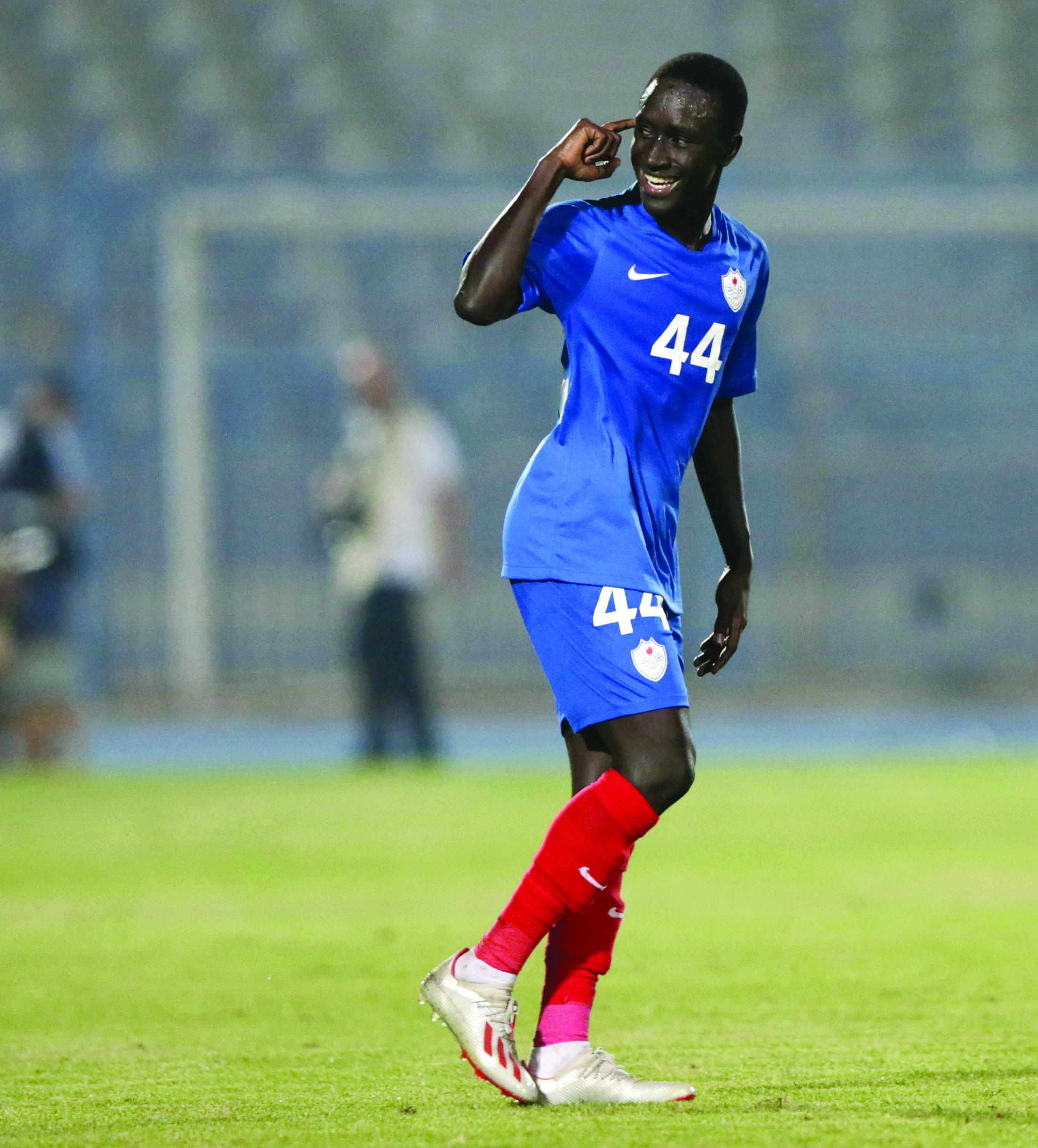 u0647u062fu0627u0641 u0627u0644u0634u0628u0627u0628 u0628u064au0631u0627u0647u064au0645 u063au0627u064a  t (u0627u0644u0623u0632u0631u0642 u062fu0648u062a u0643u0648u0645)