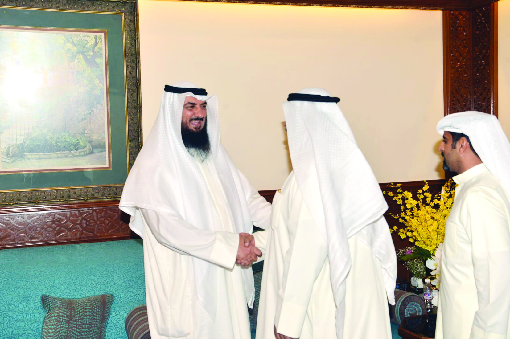 الخنة يستقبل المهنئين	(تصوير نايف العقلة)