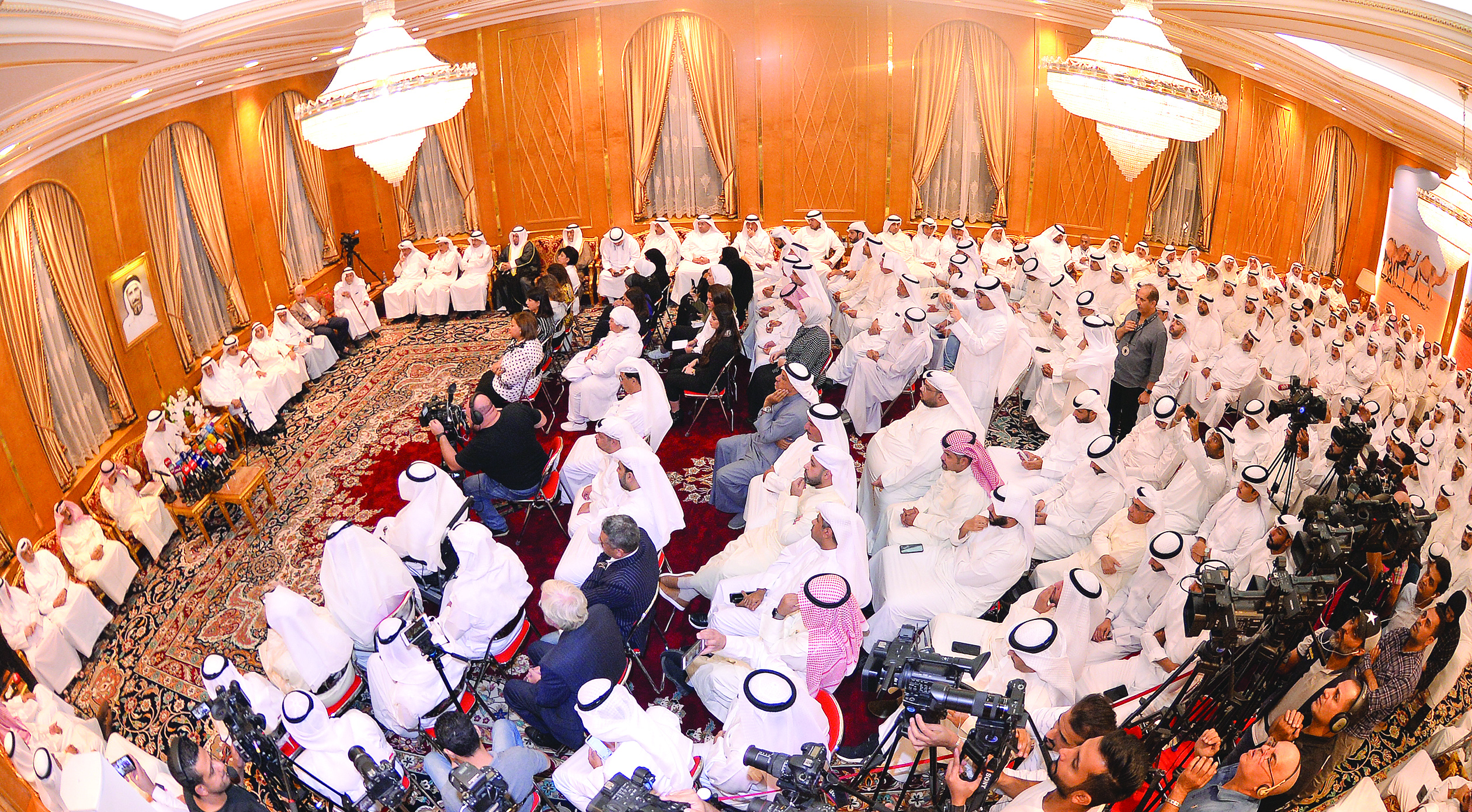 حشد كبير يتابع الغانم 