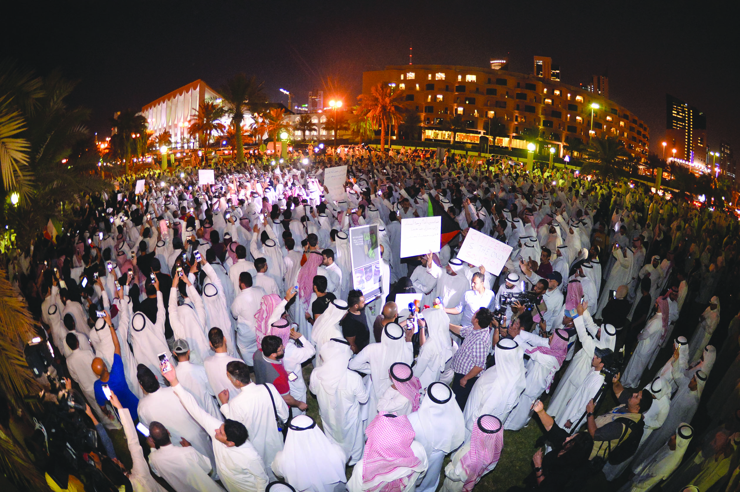 u0633u0627u062du0629 u0627u0644u0627u0631u0627u062fu0629 u0643u0645u0627 u0628u062fu062a u0645u0633u0627u0621 u0623u0645u0633 u0645u0639 u0627u0644u062au062cu0645u0639t(u062au0635u0648u064au0631 u0623u0633u0639u062f u0639u0628u062fu0627u0644u0644u0647 u0648u0646u0627u064au0641 u0627u0644u0639u0642u0644u0629)