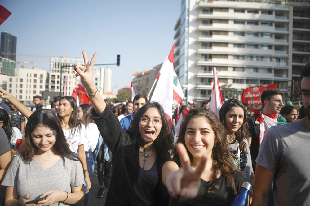 u0637u0644u0627u0628 u0644u0628u0646u0627u0646u064au0648u0646 u064au062au0638u0627u0647u0631u0648u0646 u0641u064a u0648u0633u0637 u0628u064au0631u0648u062a u0623u0645u0633 t(u0623 u0641 u0628)