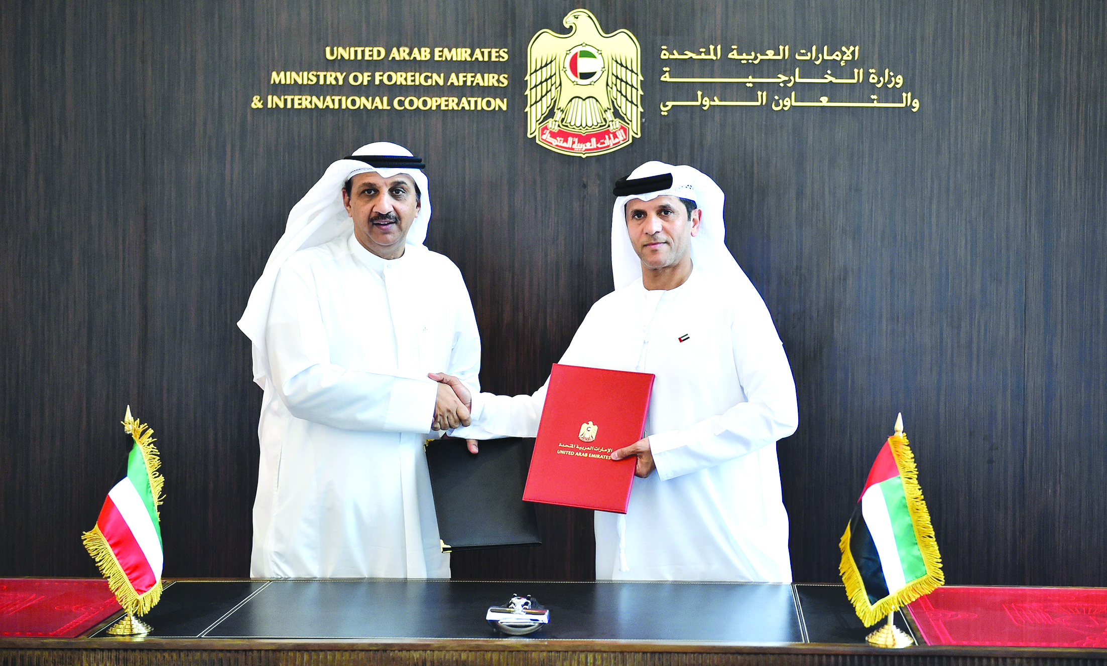 u062au0628u0627u062fu0644 u0645u062du0636u0631 u0627u0644u0645u062du0627u062fu062bu0627u062a u0627u0644u0643u0648u064au062au064au0629 - u0627u0644u0625u0645u0627u0631u0627u062au064au0629