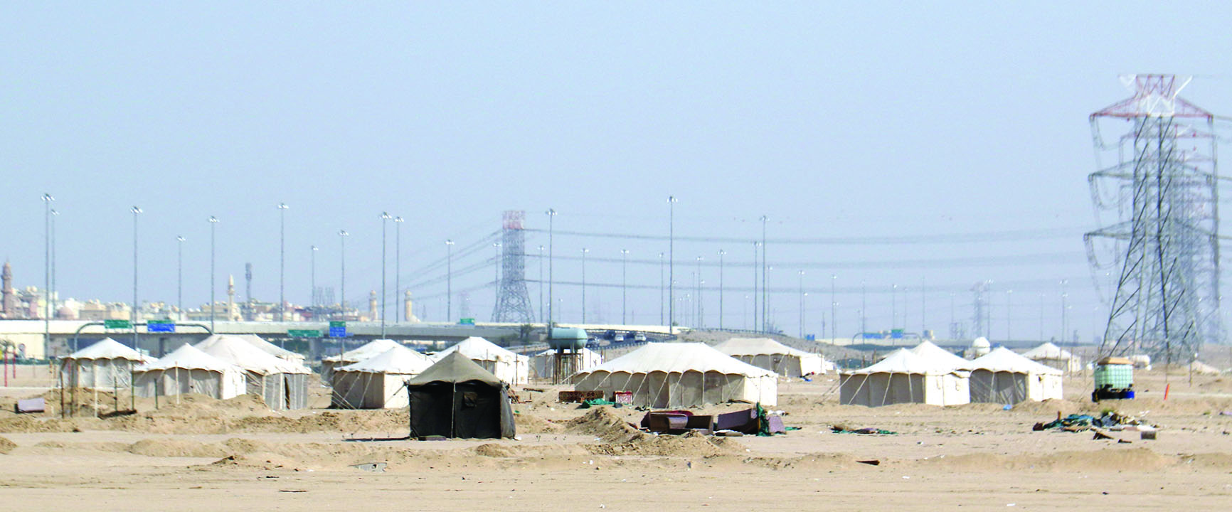 u0645u062eu064au0645u0627u062a u0645u062eu0627u0644u0641u0629 u0645u0646u062au0634u0631u0629 u0628u0634u0643u0644 u0639u0634u0648u0627u0626u064a t (u062au0635u0648u064au0631 u0633u0639u0648u062f u0633u0627u0644u0645)