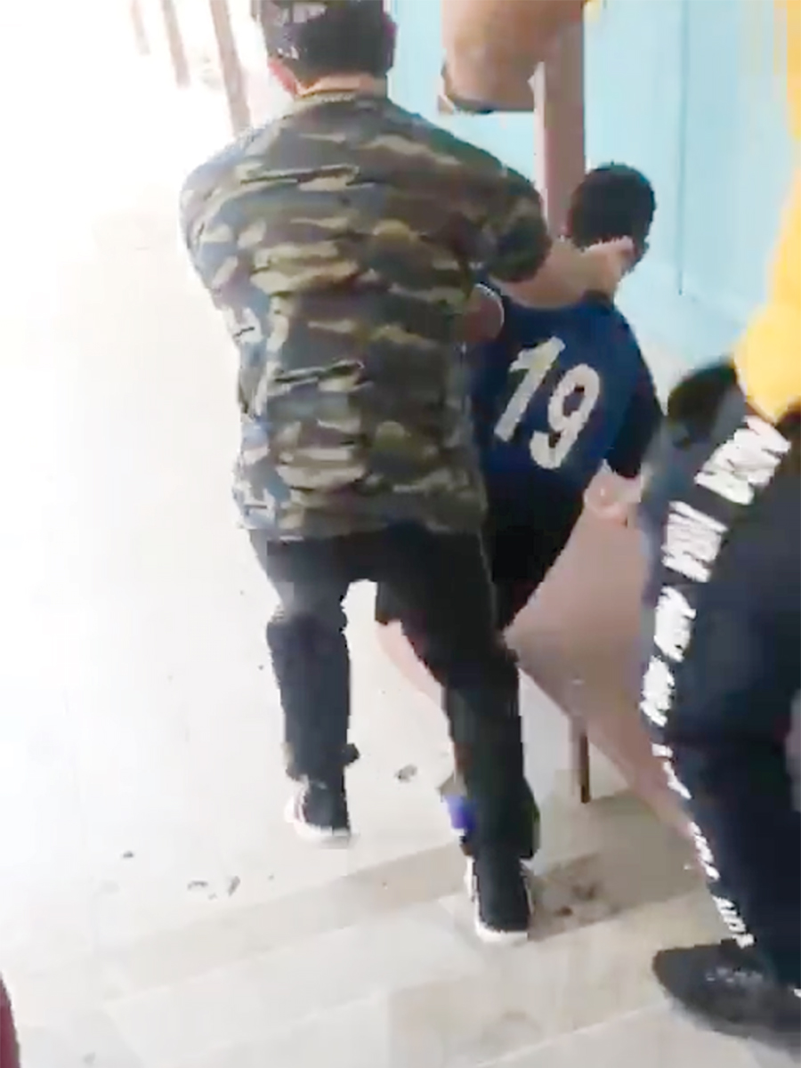 u0627u0644u0645u0639u0644u0645 u0645u0645u0633u0643u0627u064b u0628u0627u0644u0637u0627u0644u0628