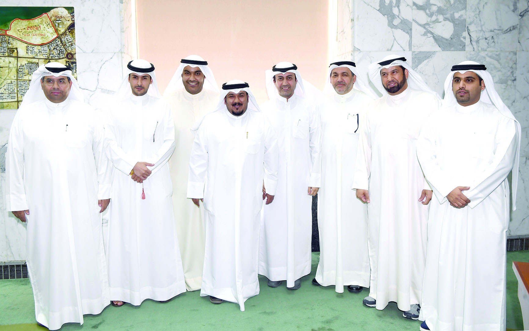 أعضاء المجلس قبل الجلسة 