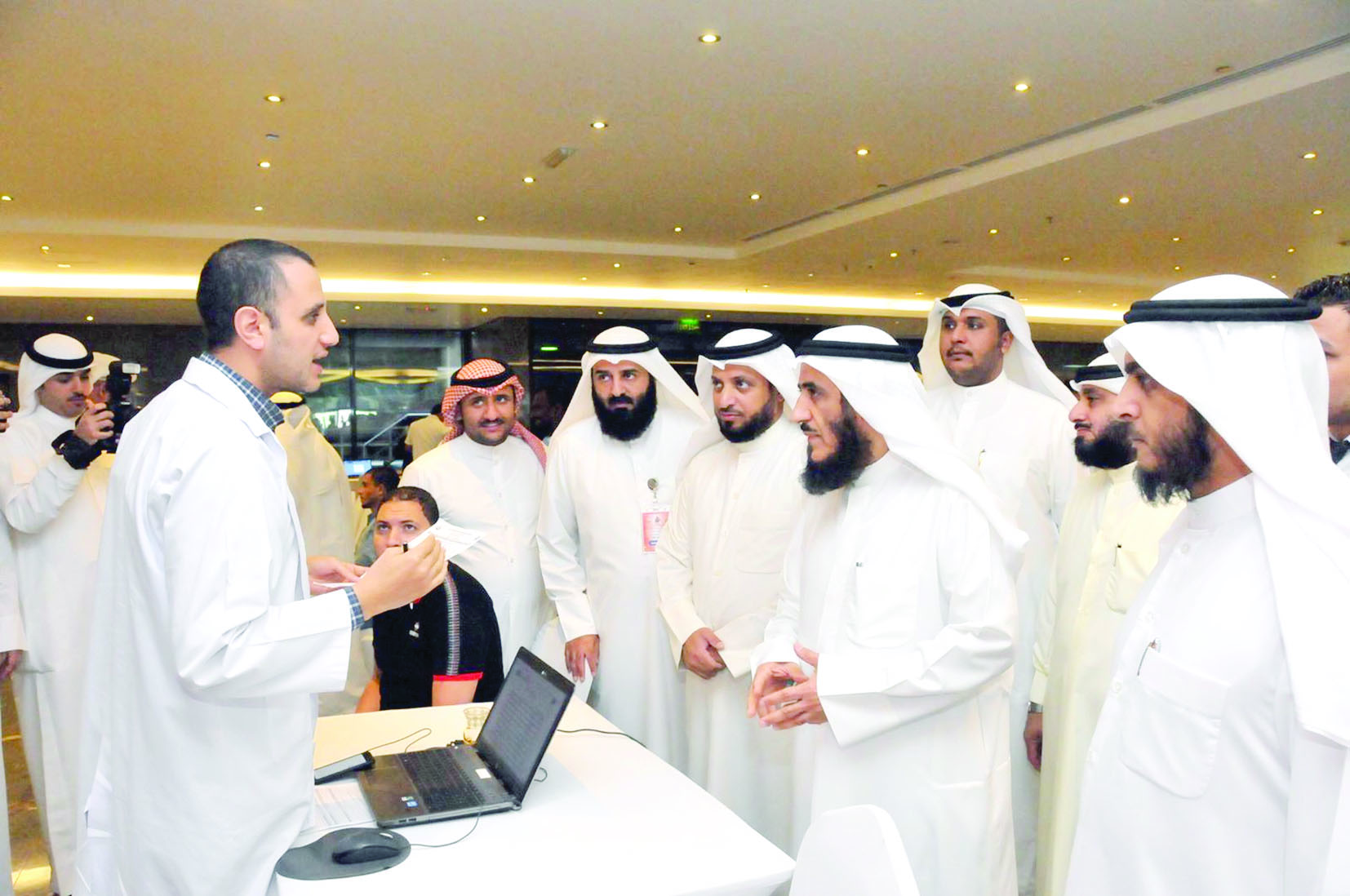 u0639u0645u0627u062fu064a u0645u0633u062au0645u0639u0627u064b u0644u0634u0631u062d u0645u0646 u0645u0645u062bu0644 u0628u0646u0643 u0627u0644u062fu0645 