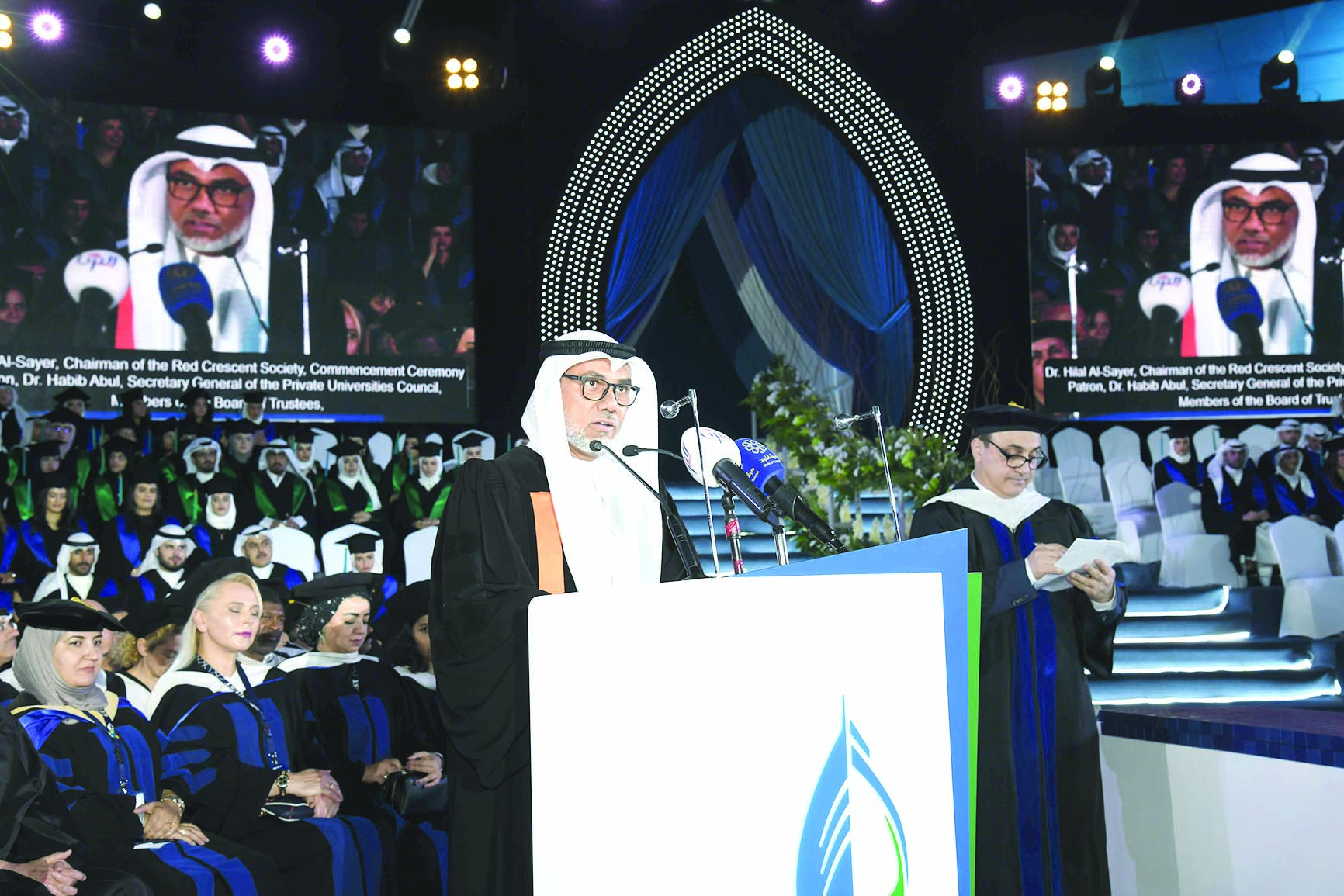 بوحمرا متحدثاً 