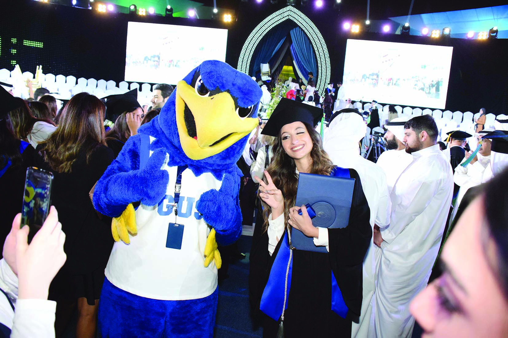 فرحة عارمة للخريجين 