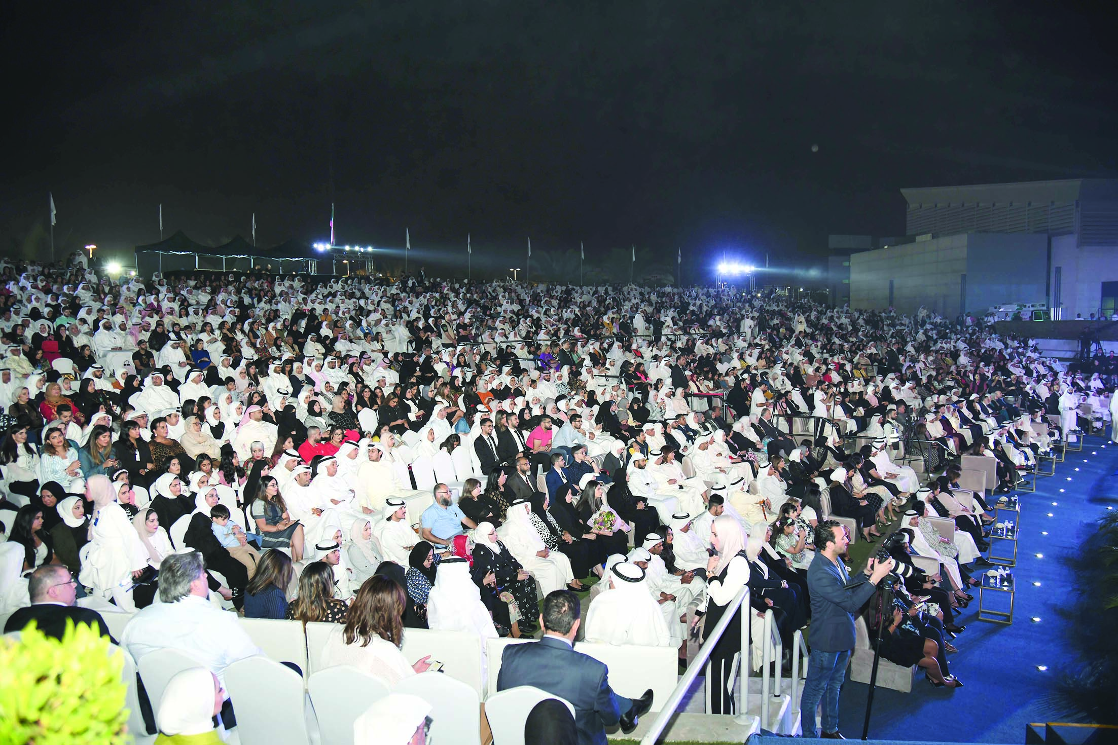 حضور حاشد لأهالي الخريجين 