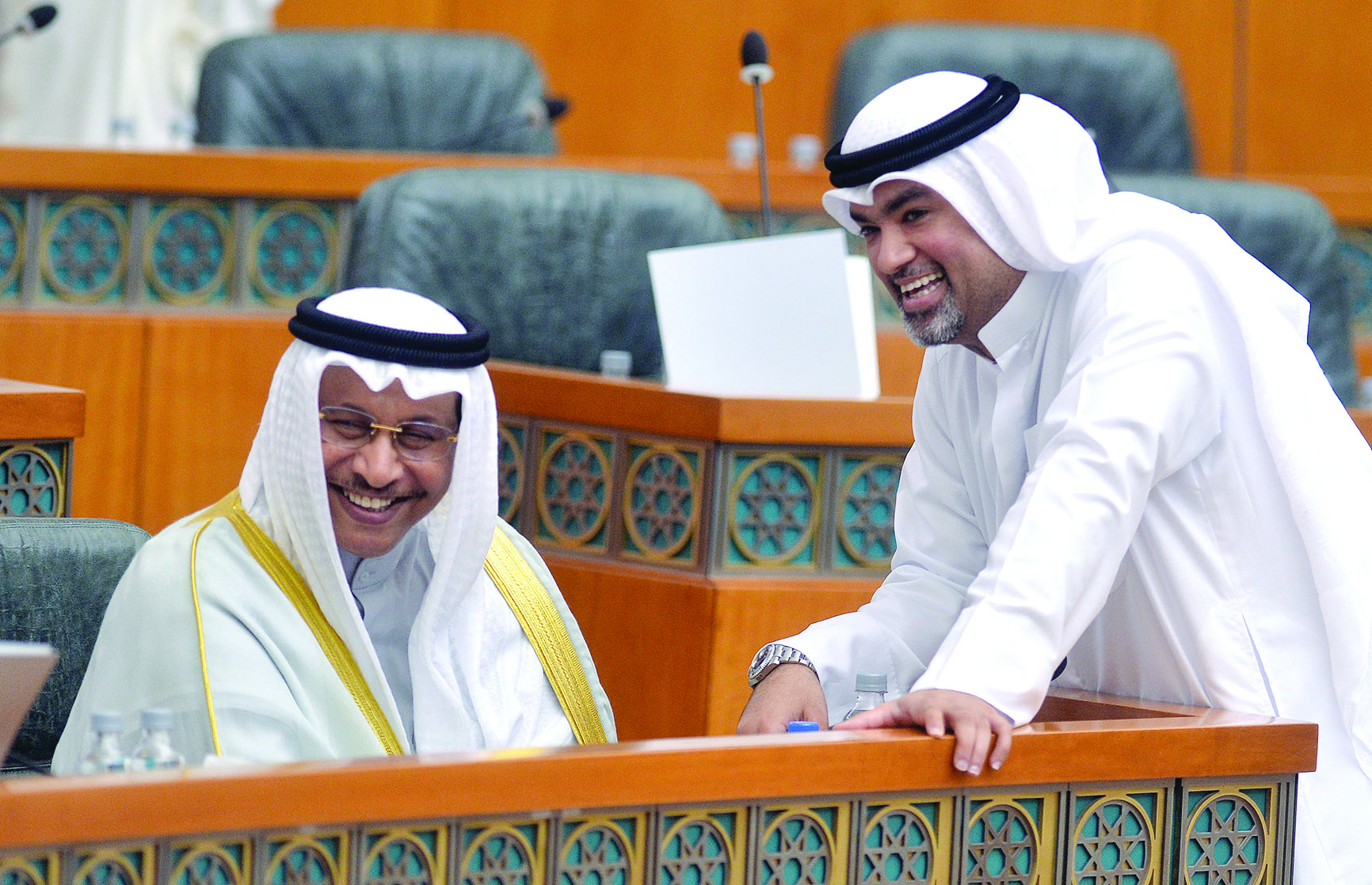 المبارك وابتسامة مشتركة مع الطبطبائي