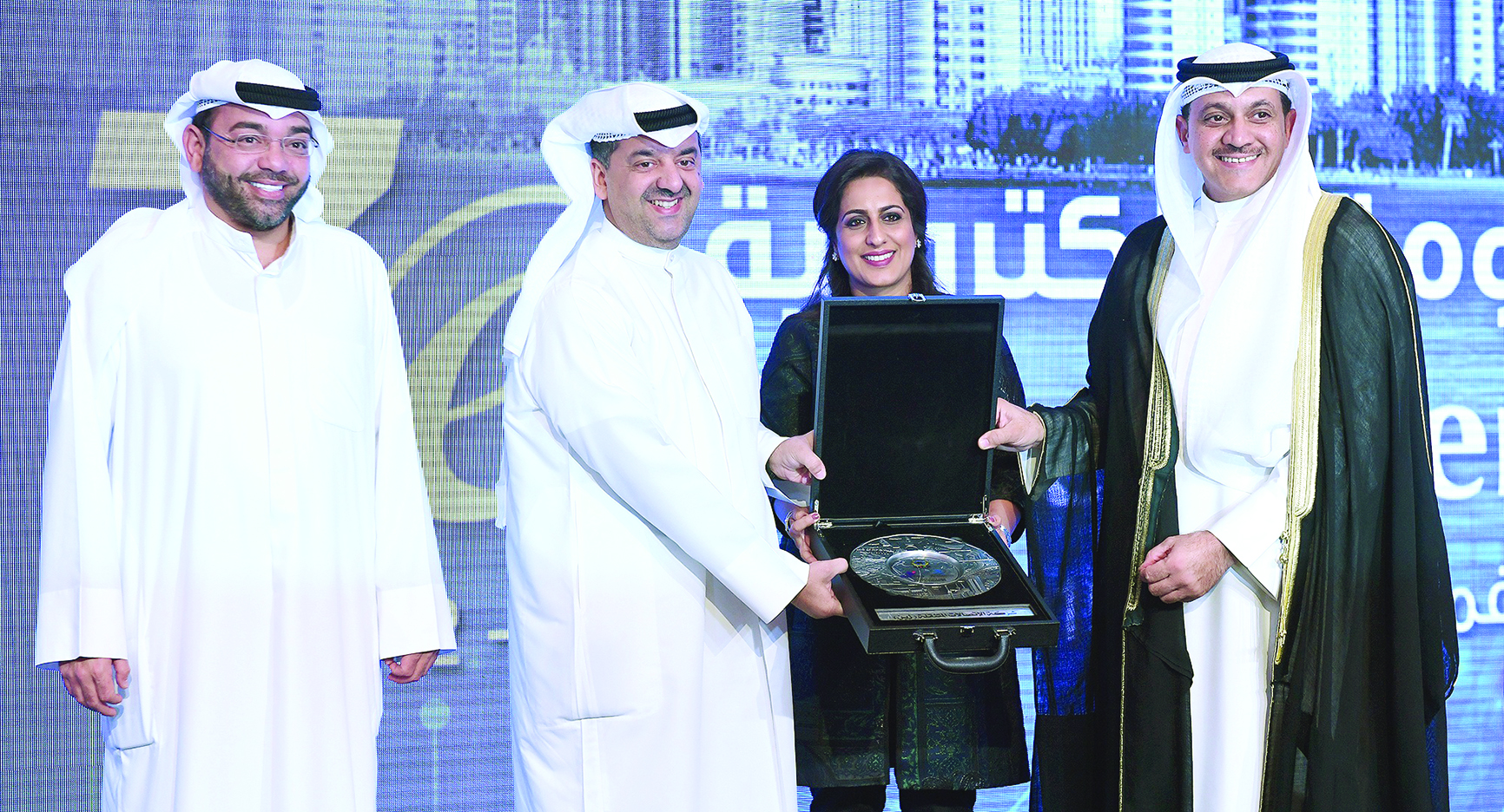 الأذينة مُكرماً الخشتي  بحضور المرزوق والودعاني  