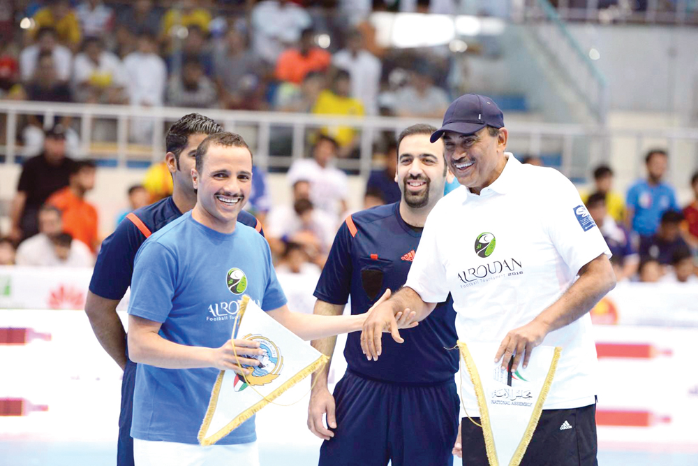 u0635u0648u0631u0629 u0645u0646 u0627u0644u0623u0631u0634u064au0641 u0639u0646u062fu0645u0627 u0642u0627u062f u0627u0644u062eu0627u0644u062f u0641u0631u064au0642 u0627u0644u062du0643u0648u0645u0629 u0641u064a u0645u0648u0627u062cu0647u0629 u0641u0631u064au0642 u0627u0644u0646u0648u0627u0628 u0628u0642u064au0627u062fu0629 u0627u0644u063au0627u0646u0645