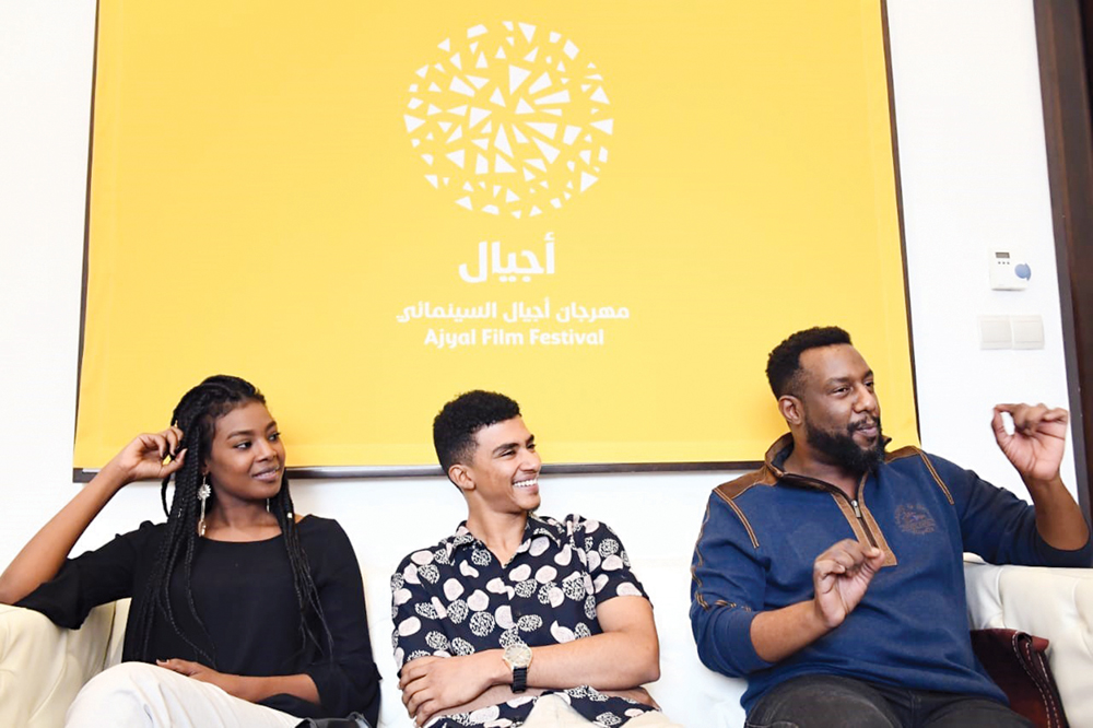 u0623u0645u062cu062f u0623u0628u0648u0627u0644u0639u0644u0627 u0645u0639 u0641u0631u064au0642 u0639u0645u0644 u00abu0633u062au0645u0648u062a u0641u064a u0627u0644u0639u0634u0631u064au0646u00bb