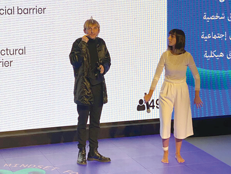 نيل هاربيسون ومون ريباس