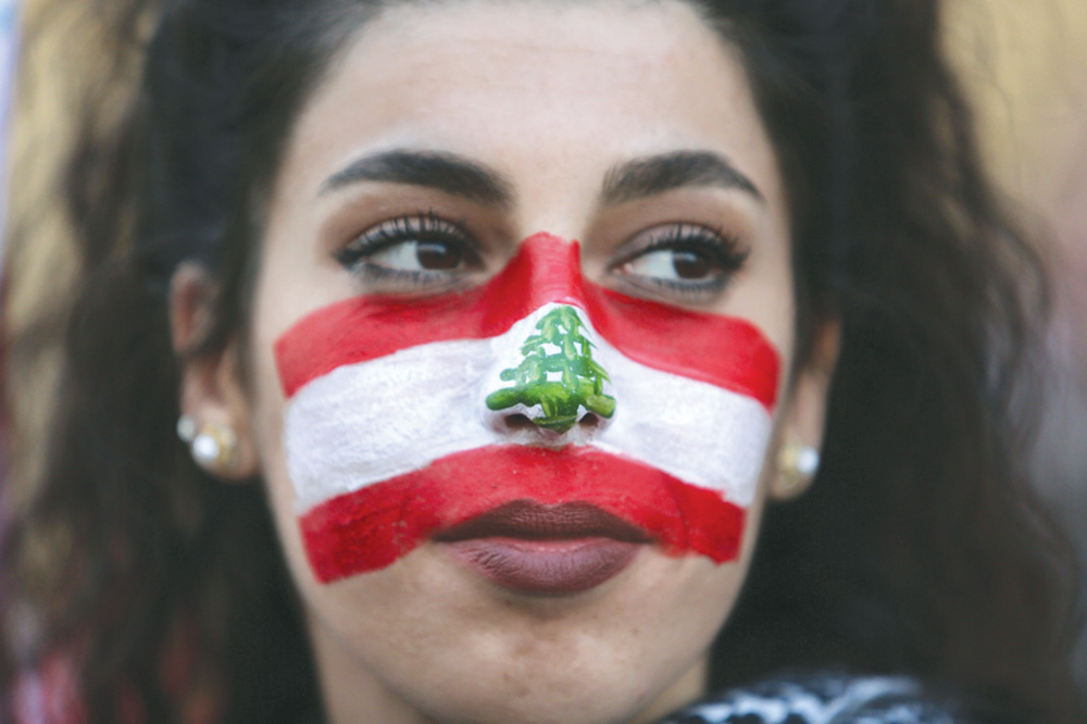 u0644u0628u0646u0627u0646u064au0629 u0631u0633u0645u062a u0627u0644u0639u0644u0645 u0639u0644u0649 u0648u062cu0647u0647u0627 u062eu0644u0627u0644 u0645u0634u0627u0631u0643u062au0647u0627 u0641u064a u0627u062du062au0641u0627u0644u0627u062a u0627u0644u0627u0633u062au0642u0644u0627u0644 u0641u064a u0648u0633u0637 u0628u064au0631u0648u062a u0627u0644u062cu0645u0639u0629 t(u0631u0648u064au062au0631u0632)