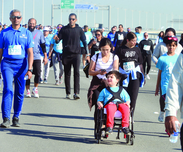 من كل الأعمار والجنسيات