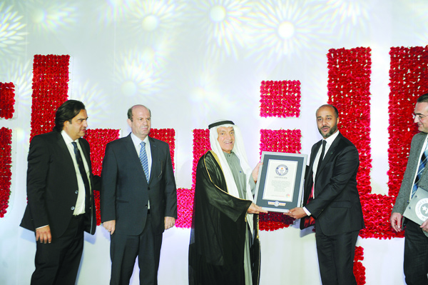 أبو الحسن يتسلم شهادة موسوعة «غينيس» للوحة