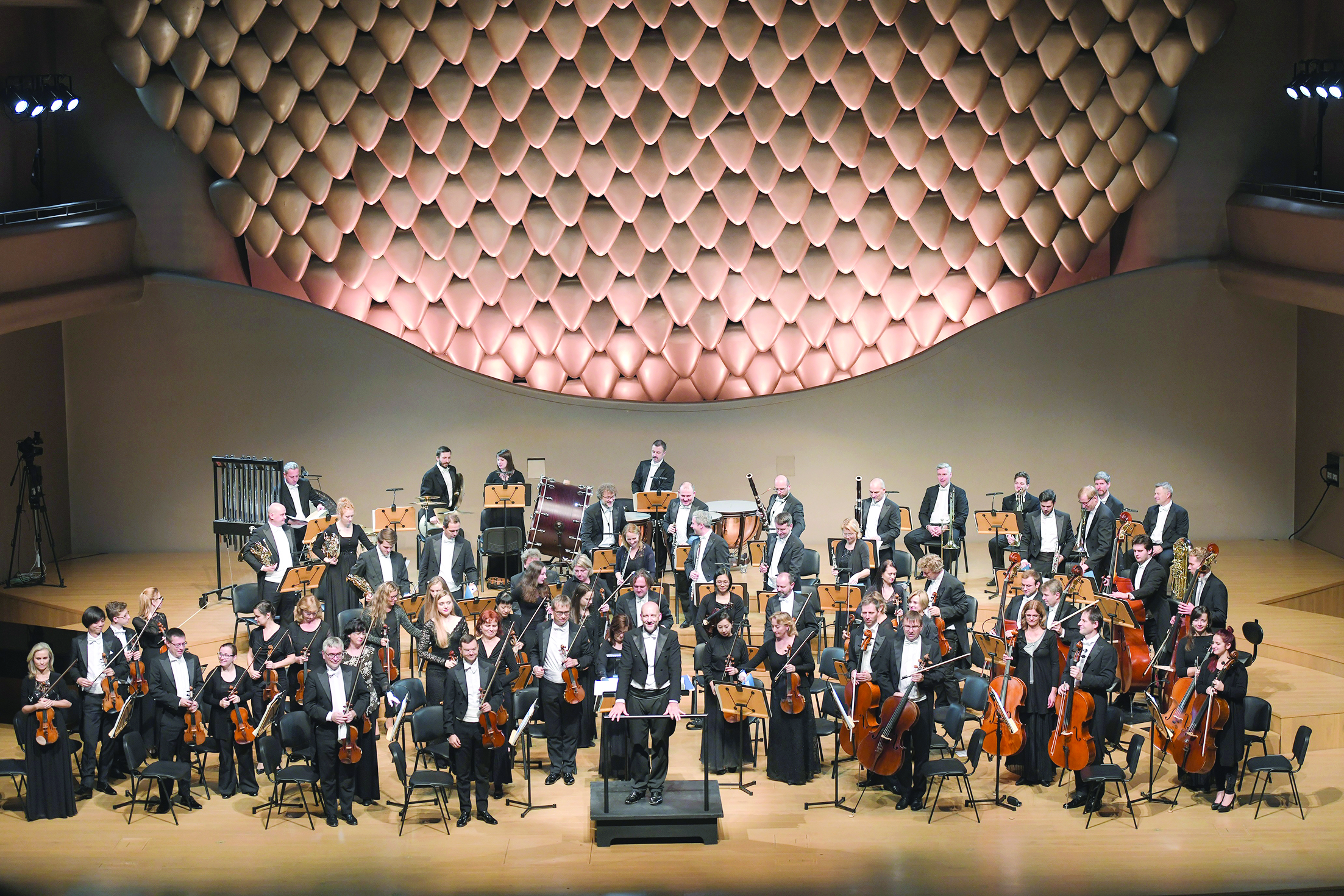 u0625u064au0645u0627u0646u0648u064au0644 u0641u064au0648u0645 u0648u0627u0644u0623u0648u0631u0643u0633u062au0631u0627 u0623u062bu0646u0627u0621 u062au062du064au0629 u0627u0644u062cu0645u0647u0648u0631 