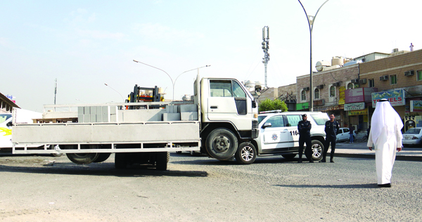 رجال «الداخلية» يغلقون الشوارع لتسهيل إجراءات الإزالة 