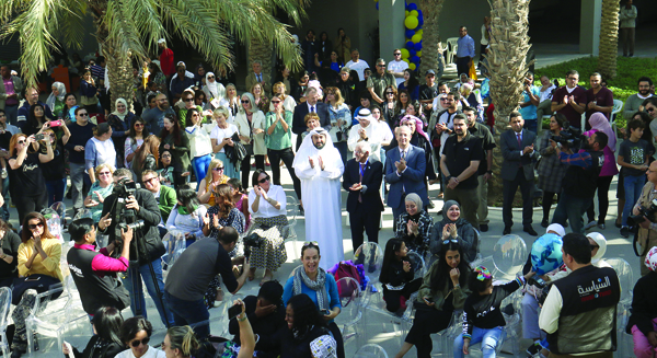 الوزير والمشاركون يتابعون الفعاليات