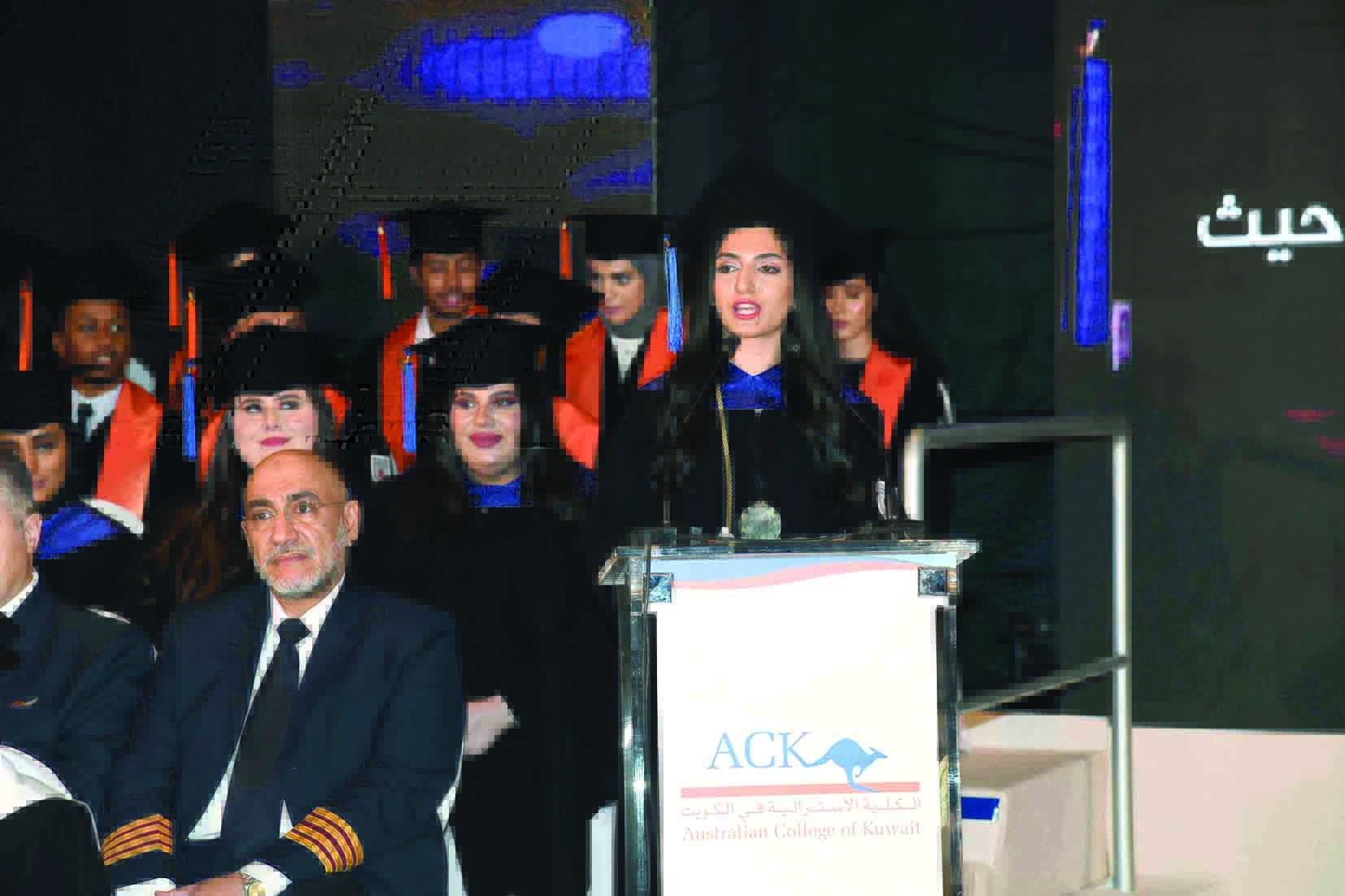 همسة رحيمي تلقي كلمتها