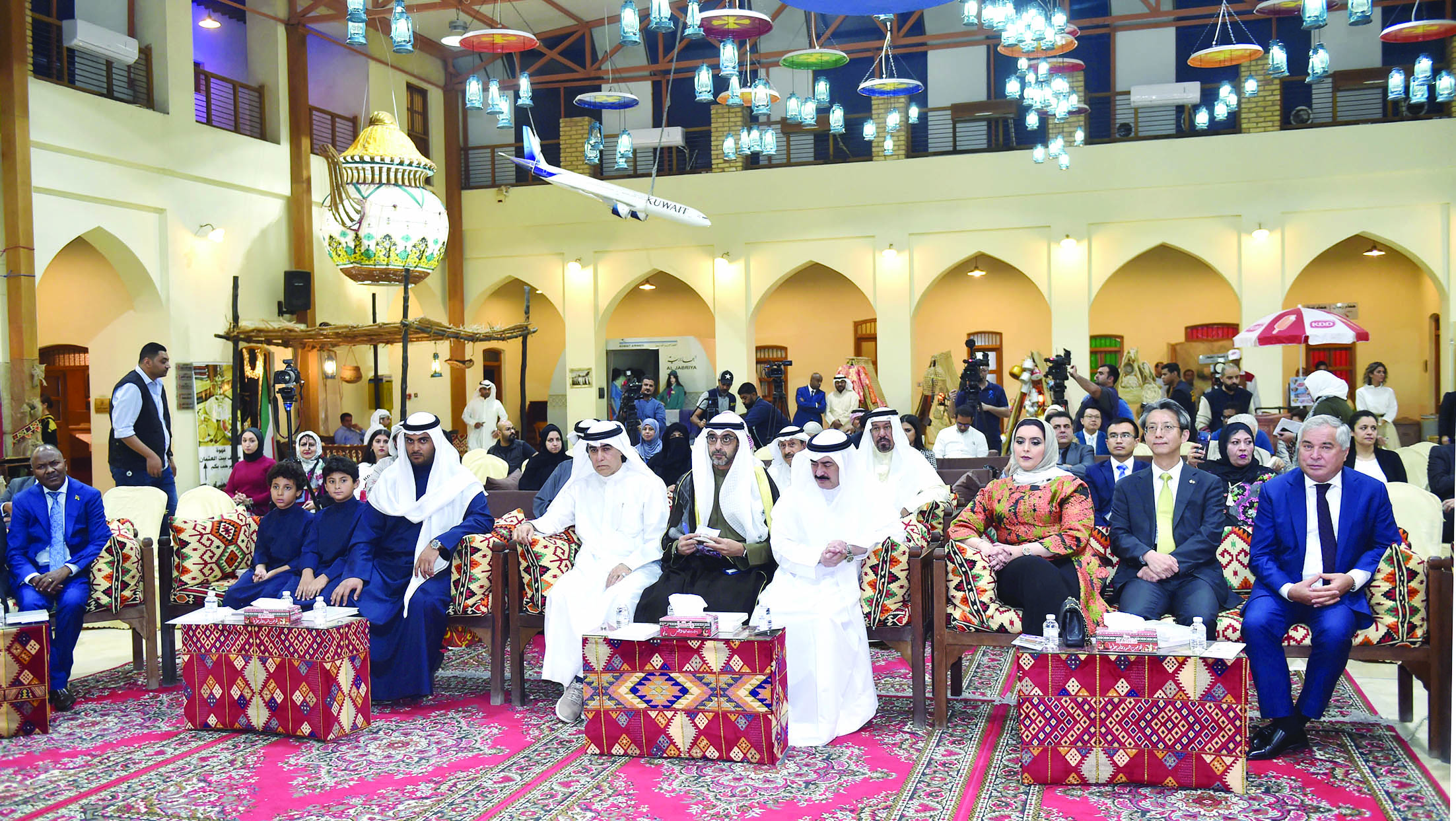 الحضور في افتتاح الجناح