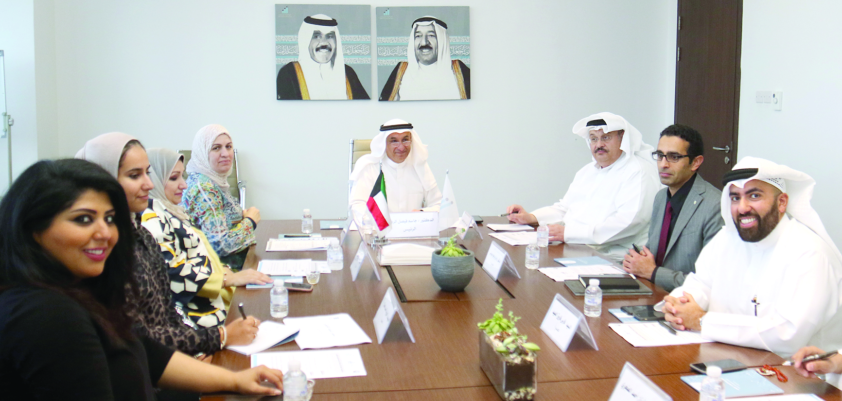 الربيعان مترئساً الاجتماع الأول للجنة الاختيار 	(تصوير سعود سالم)