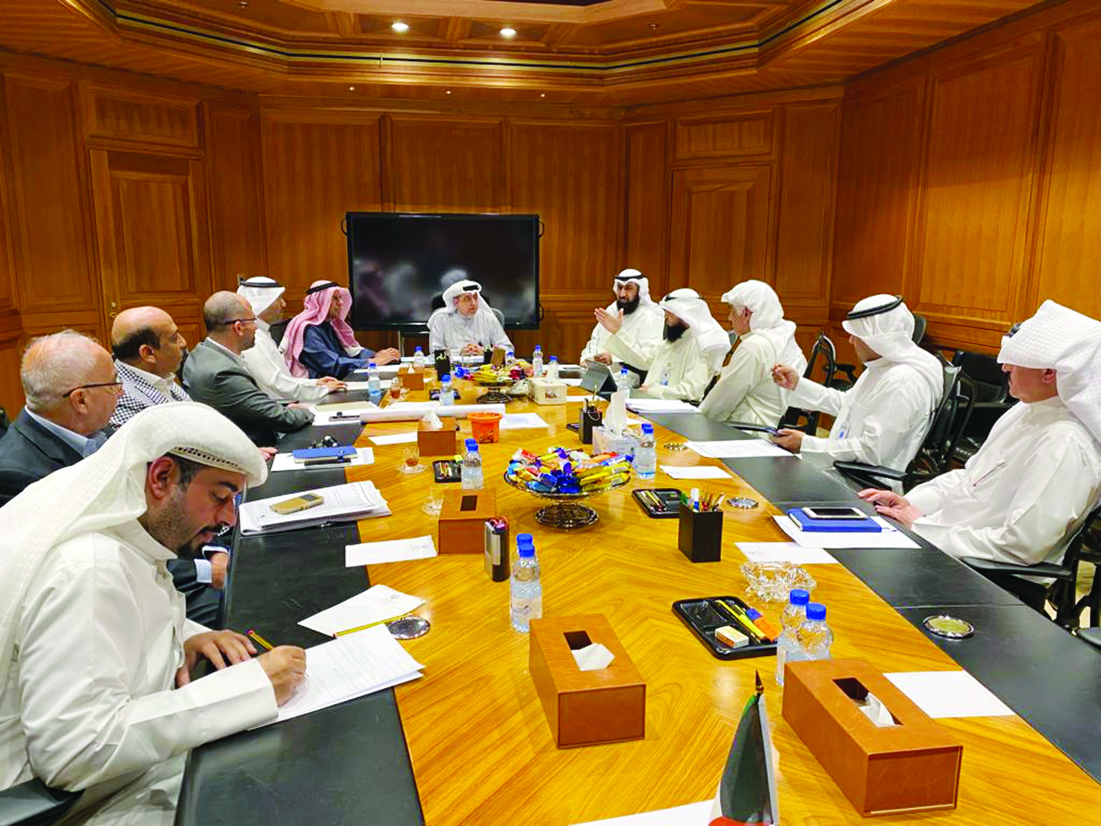 u0628u0648u0634u0647u0631u064a u0645u062cu062au0645u0639u0627u064b u0628u0631u0626u064au0633 u0648u0623u0639u0636u0627u0621 u0627u062au062du0627u062f u0627u0644u0645u0643u0627u062au0628 u0627u0644u0647u0646u062fu0633u064au0629 