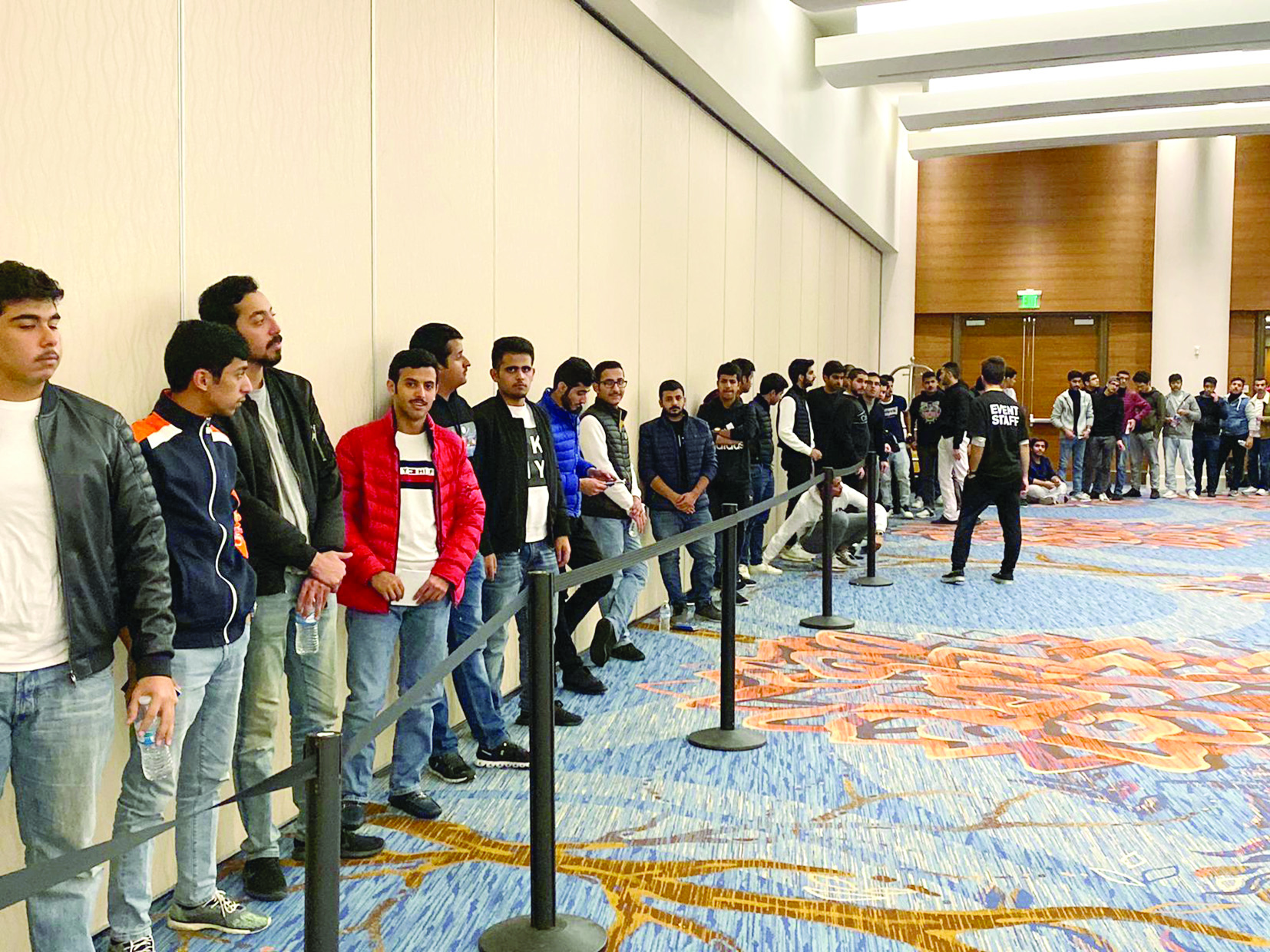 طابور طويل بانتظار التصويت