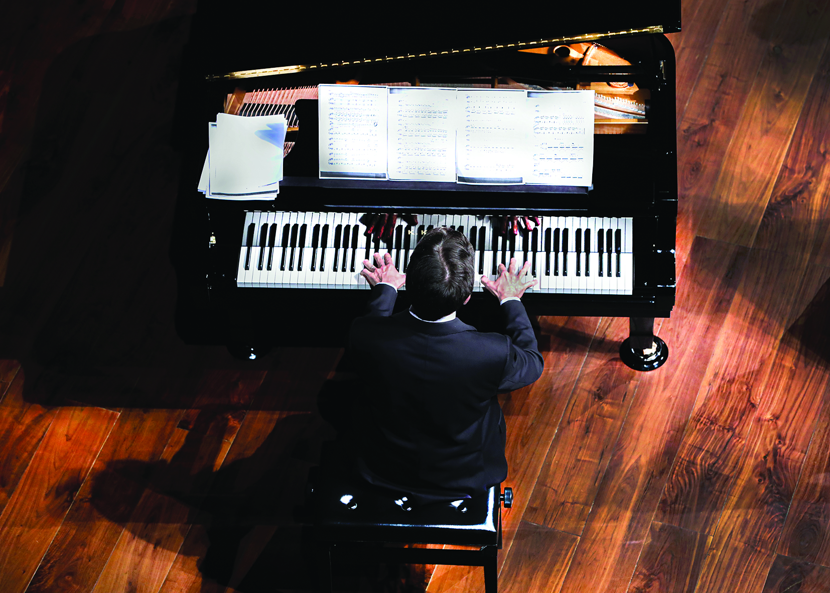 فرانشيسكو دي بولي على البيانو