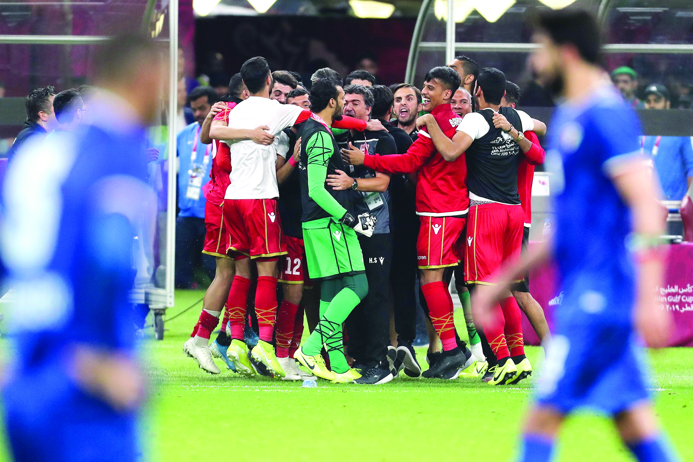 لاعبو منتخب البحرين يحتفلون بالتأهل  