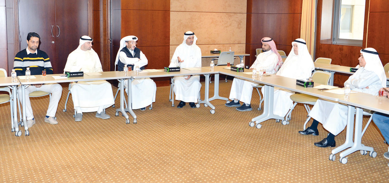 نقاشات بين ممثلي الشركات  