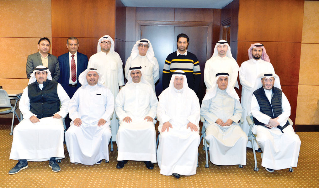 u0627u0644u0645u0644u0627 u0645u062au0648u0633u0637u0627u064b u0623u0639u0636u0627u0621 u0627u0644u062cu0645u0639u064au0629 u0627u0644u0639u0645u0648u0645u064au0629            t       (u062au0635u0648u064au0631 u0623u0633u0639u062f u0639u0628u062fu0627u0644u0644u0647)