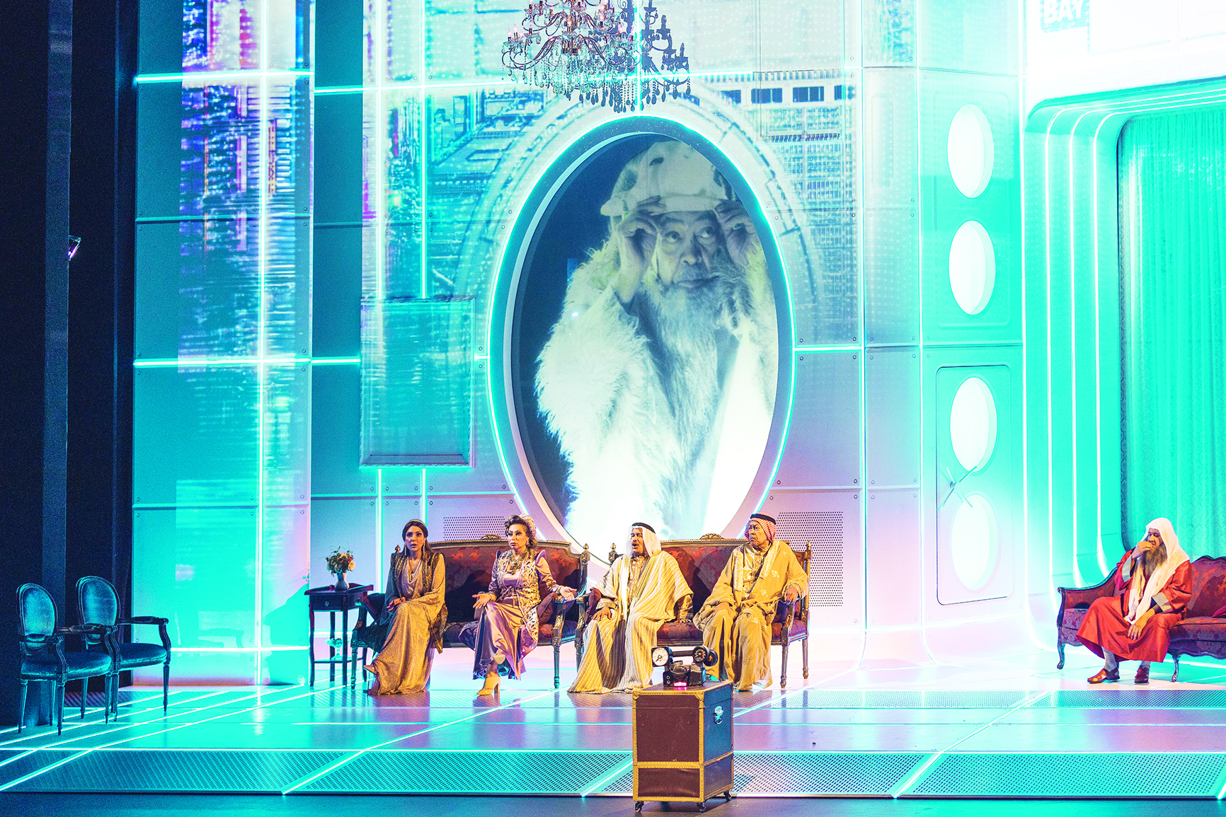 مشهد يجمع عبدالله الخضر وسعد الفرج وعبدالرحمن العقل وزهرة الخرجي وعبير أحمد 