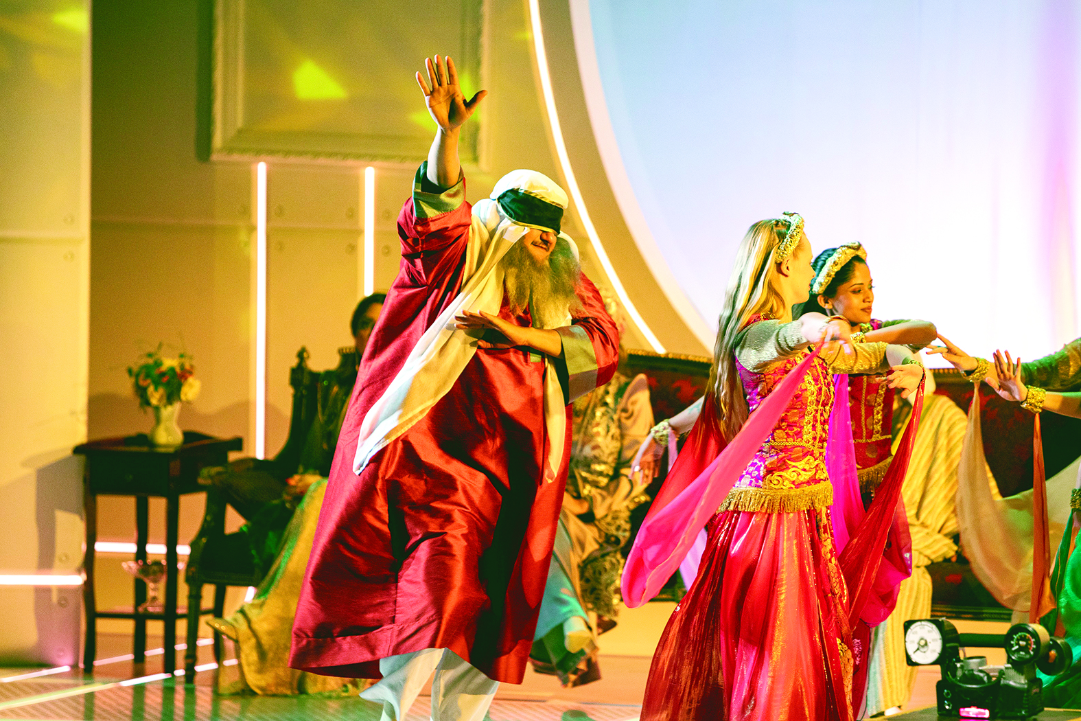 من المسرحية